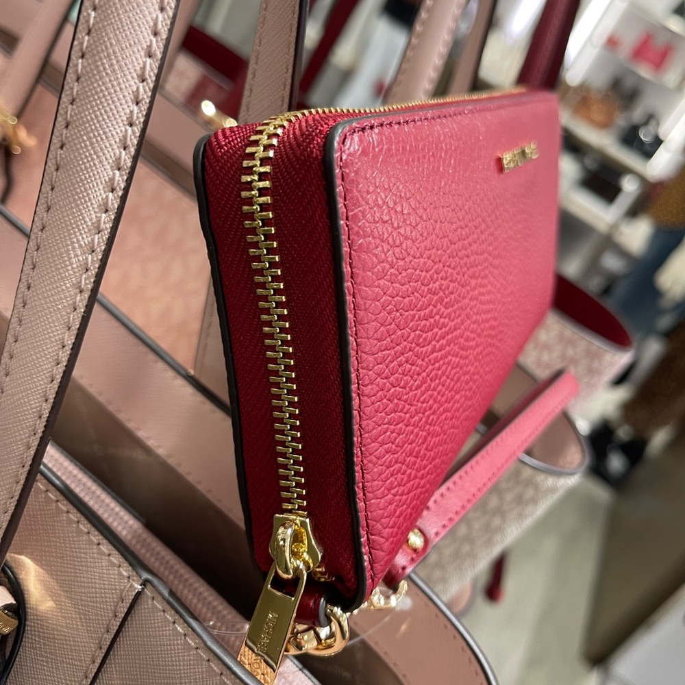 MICHAEL KORS Jet Set Travel Lg Continental Wristlet Phone Holder Wallet 
Cherry - Picture 11 of 16